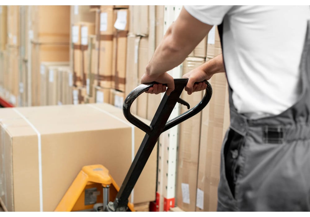 Which pallet truck to choose? Types of pallet trucks and their advantages.