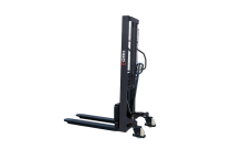 Manual stackers and pallet jacks